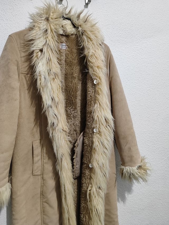 Abrigo largo con pelo por dentro