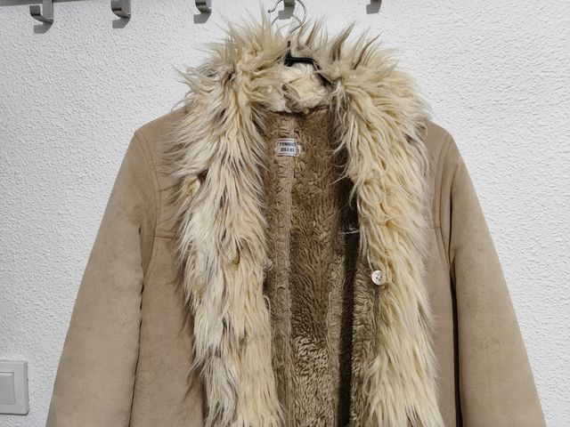 Abrigo largo con pelo por dentro