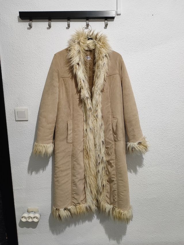 Abrigo largo con pelo por dentro
