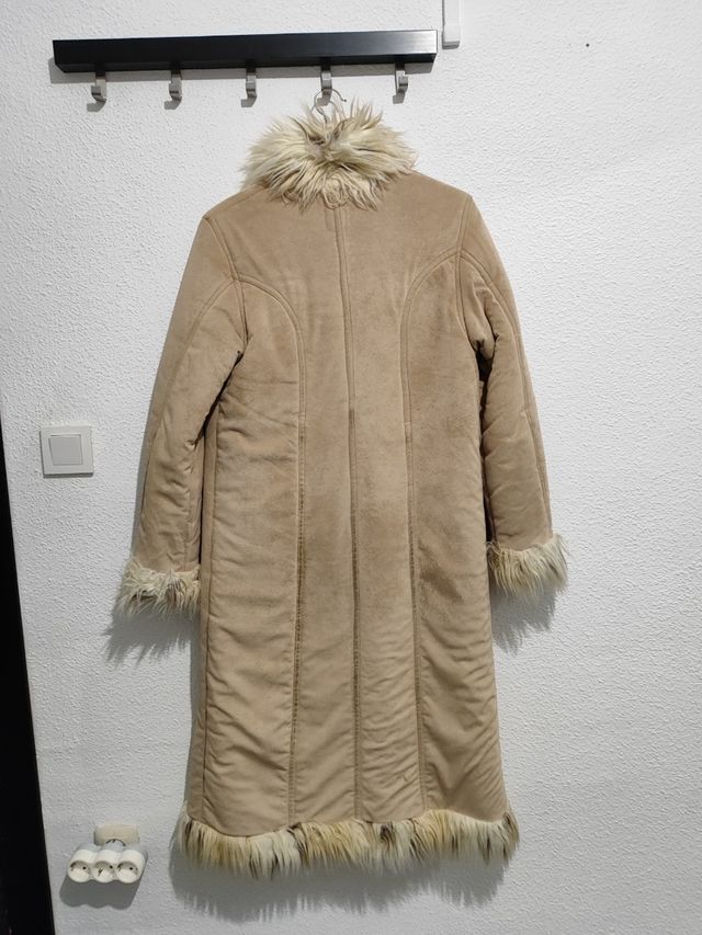 Abrigo largo con pelo por dentro