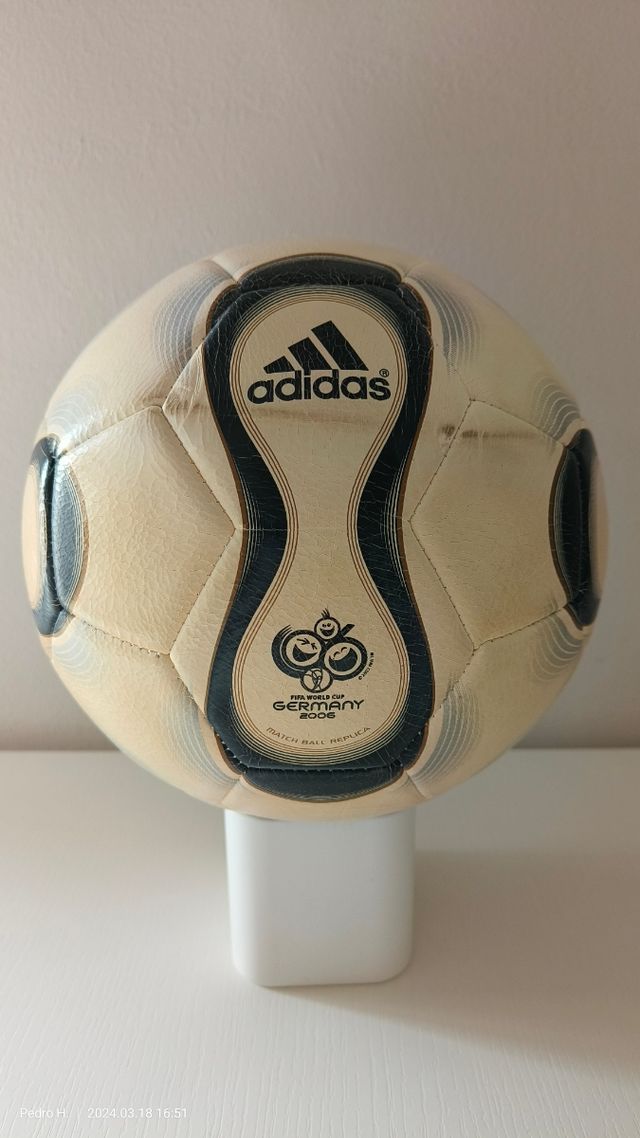 Balón Adidas