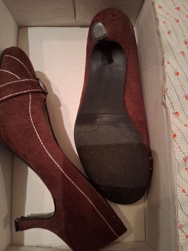 Zapatos marrones.n.37.pero sirven para 38.