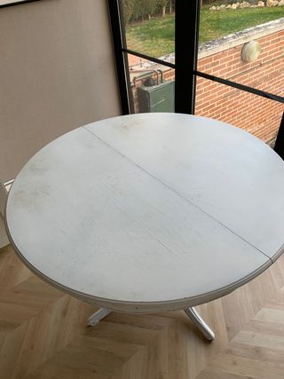 Mesa de madera pintada de blano chalkpaint