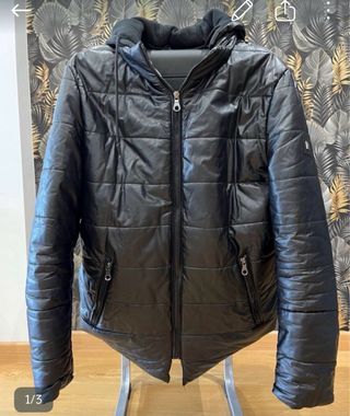 Cazadora de PIEL PU de color negro