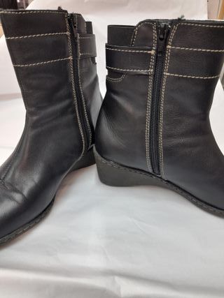 Botines de piel de mujer. Muy poco uso