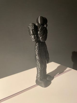Kaws statua black 15cm