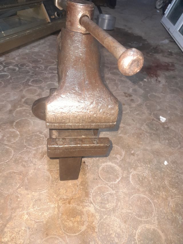 tornillo de mesa