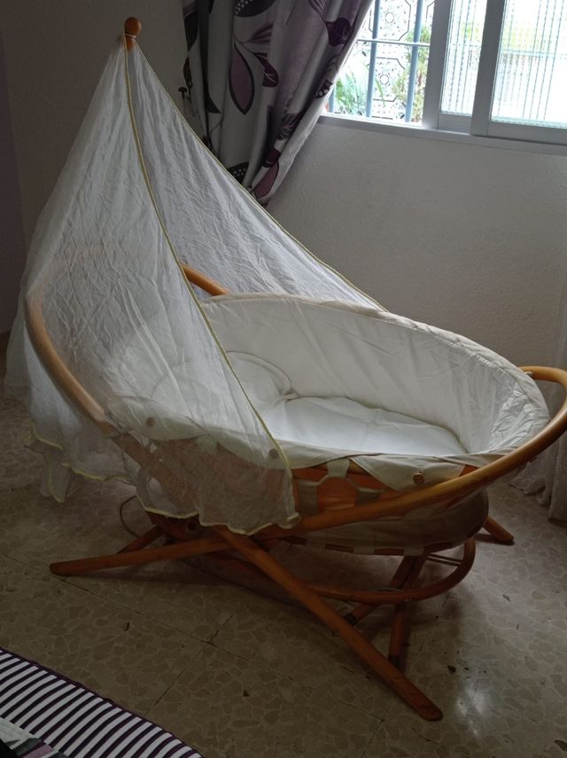 Mini cuna de bambú
