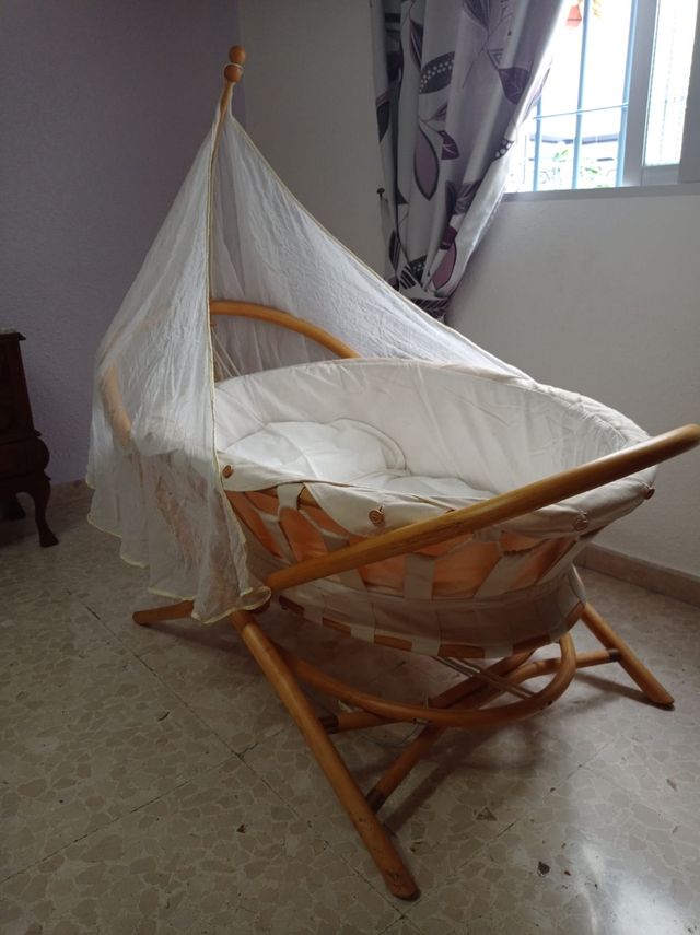 Mini cuna de bambú