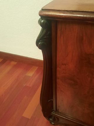 Comoda con espejo antigua