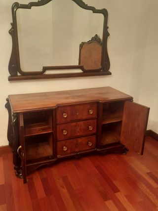 Comoda con espejo antigua