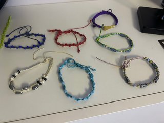 Pulseras y anillos