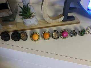 Pulseras y anillos