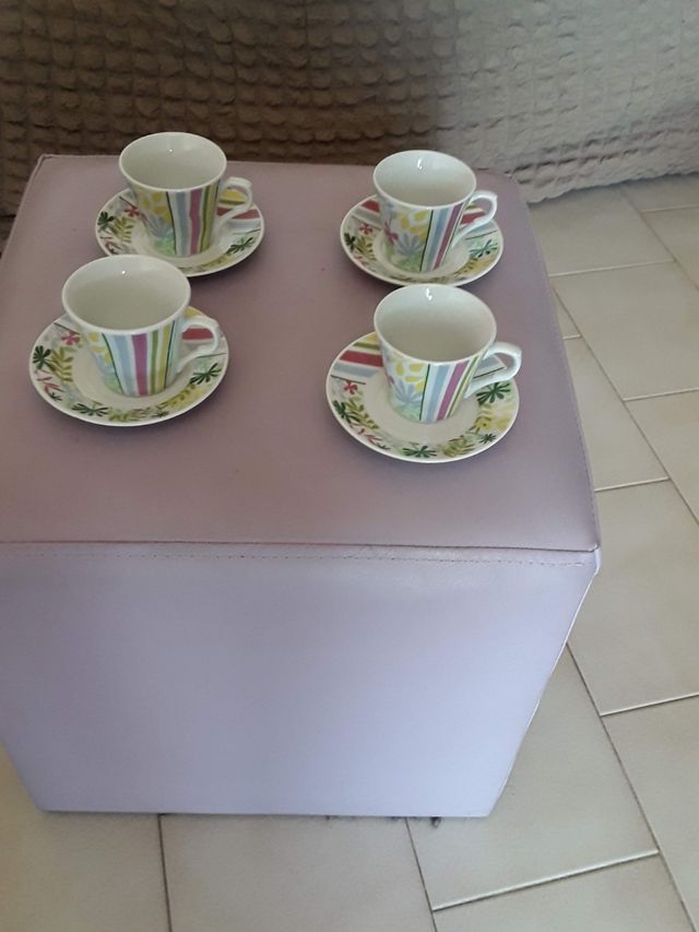 Tazzine da caffè con piattino