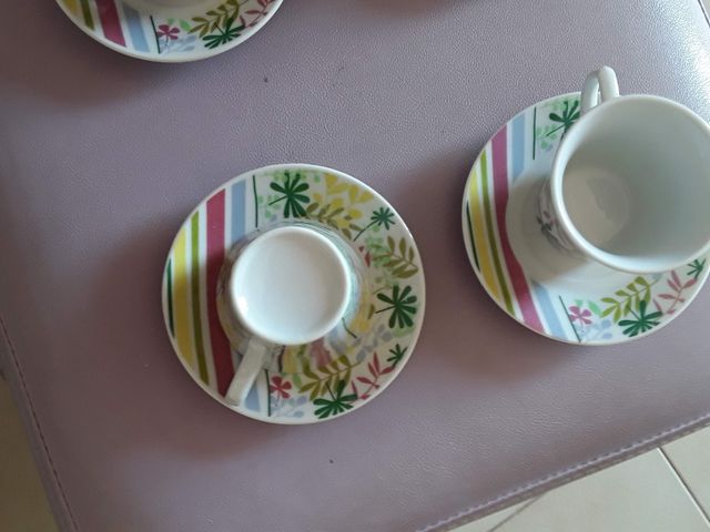 Tazzine da caffè con piattino