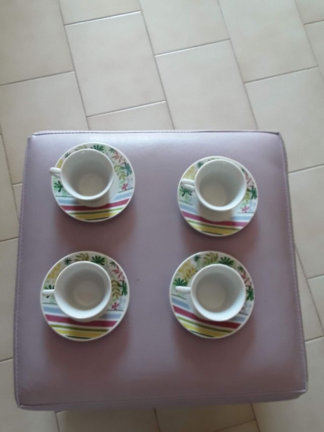 Tazzine da caffè con piattino