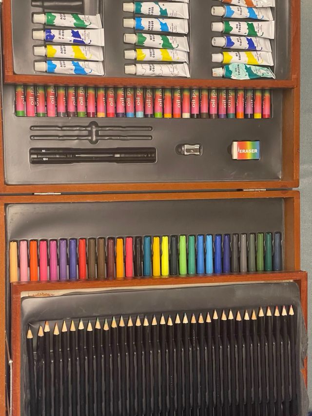 Cassetta colori misti; olio,tempere,acrilici