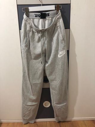 chandal gris nike