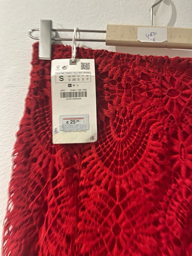 Falda Roja de encajes