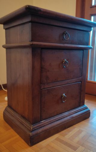 Mobiletto porta telefono.