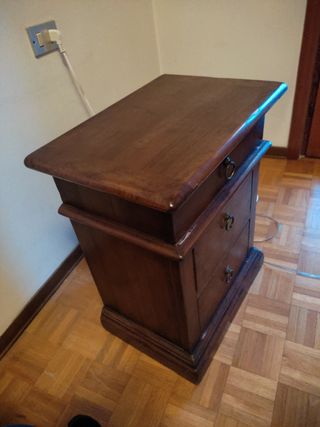 Mobiletto porta telefono.