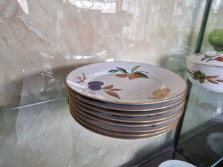 Royal Worcester Evesham Vintage Fruit Gold Platos