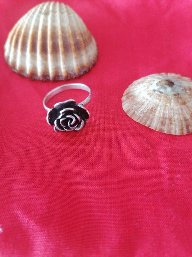 Anillo de plata forma de rosa