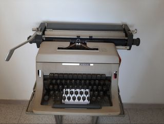 Maquina de escribir con soporte 