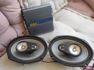 Altavoces y amplificador coche