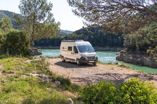 Camper Benivan 161 ES camas gemelas 6 mt