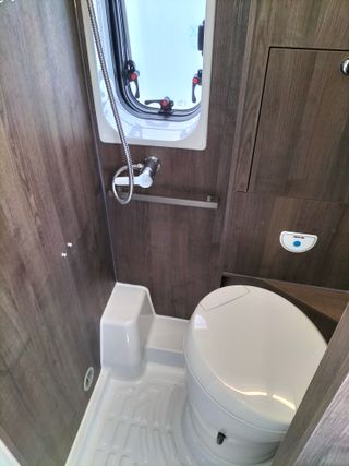 Camper Benivan 161 ES camas gemelas 6 mt