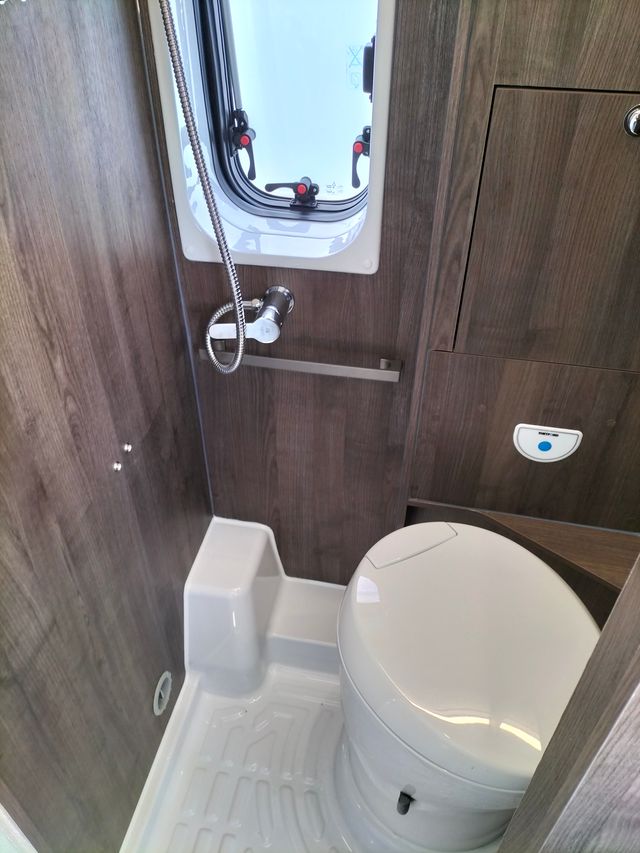 Camper Benivan 161 ES camas gemelas 6 mt