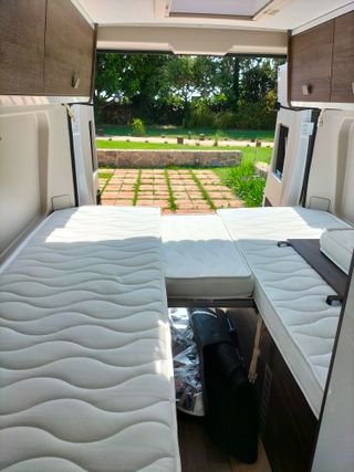 Camper Benivan 161 ES camas gemelas 6 mt