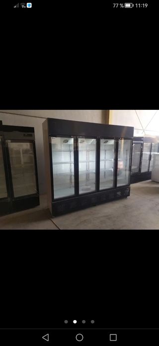 Armario de 4 puertas de cristal 