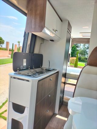Camper Benivan 144 Plus cama trasera doble