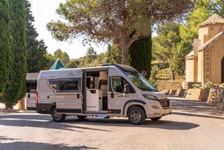 Camper Benivan 190 Plus cama trasera eléctrica