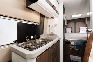 Camper Benivan 190 Plus cama trasera eléctrica