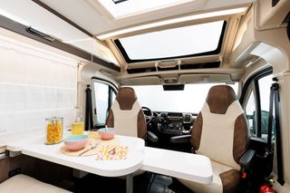 Camper Benivan 190 Plus cama trasera eléctrica