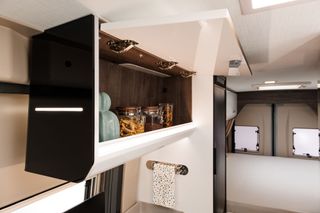 Camper Benivan 190 Plus cama trasera eléctrica