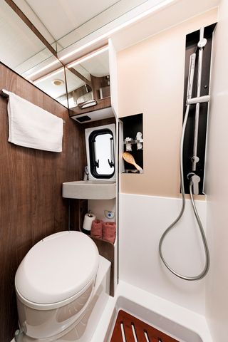 Camper Benivan 190 Plus cama trasera eléctrica