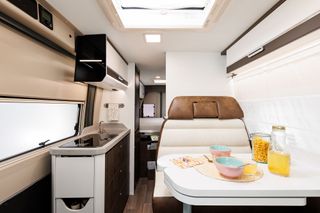 Camper Benivan 190 Plus cama trasera eléctrica