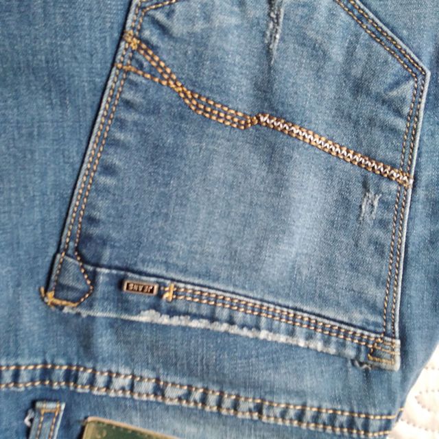 Jeans strappato Max and Liu