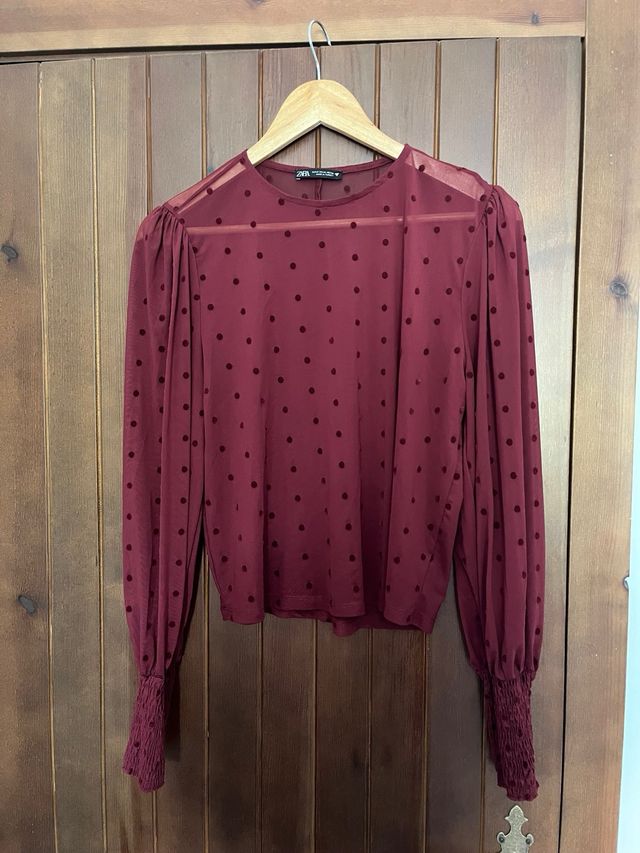 Blusa lunares semitransparente