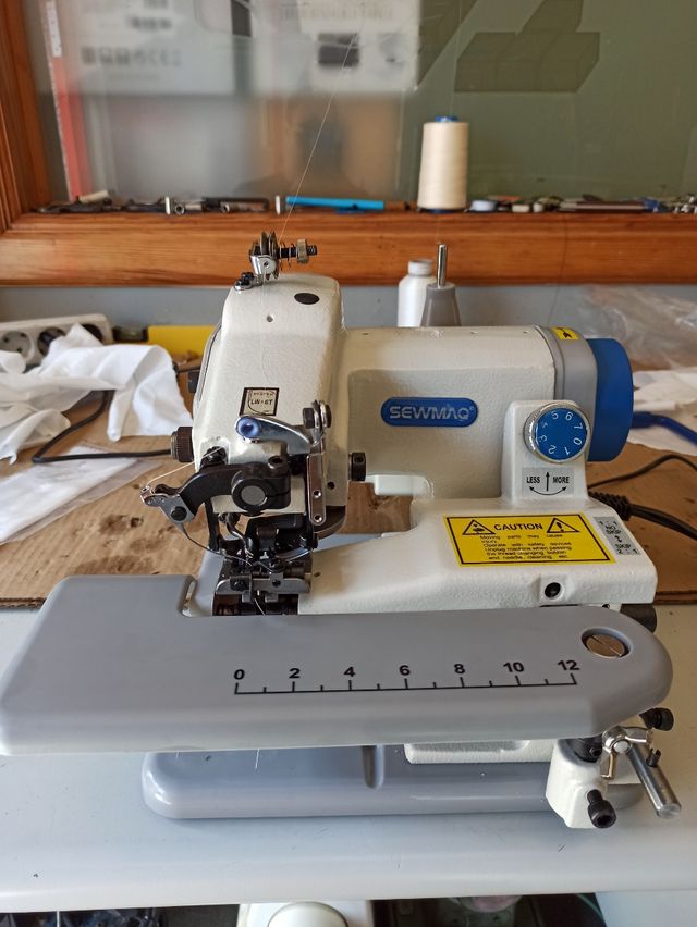 Maquina de puntada invisible nueva