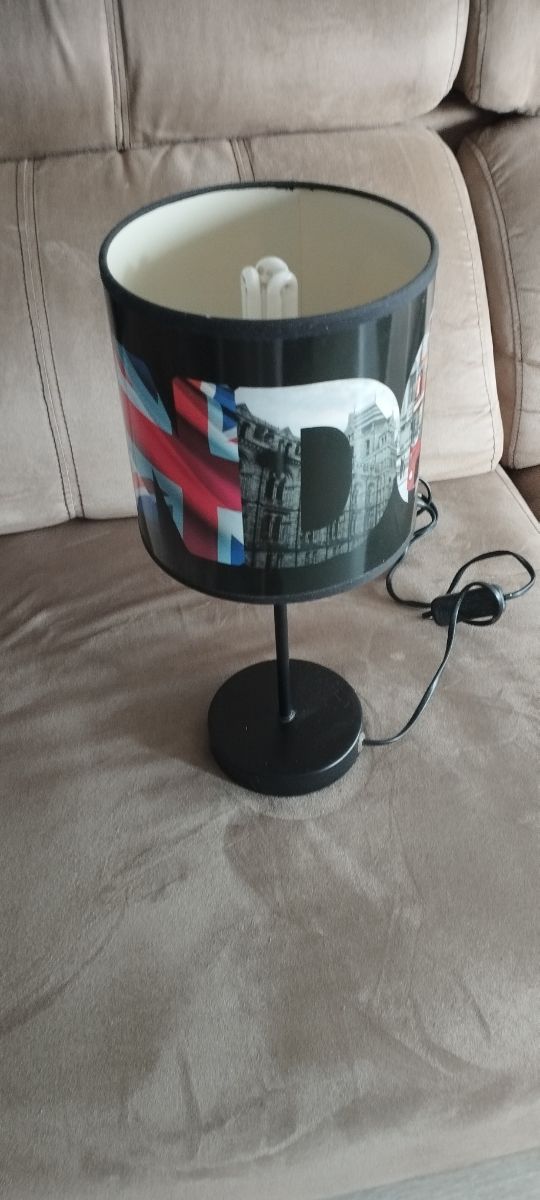 Plafón y larmpara  de mesita