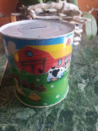 Salvadanaio in latta