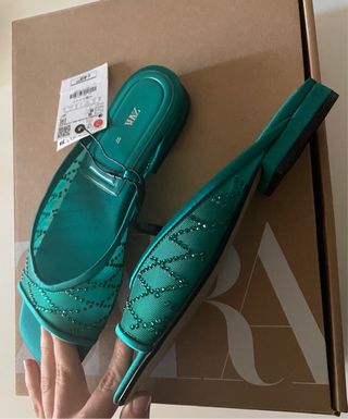 Sandalias planas brillos talla 37 color verde