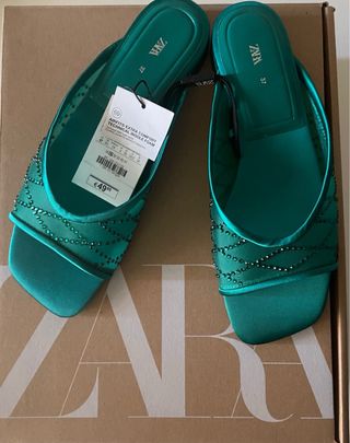 Sandalias planas brillos talla 37 color verde