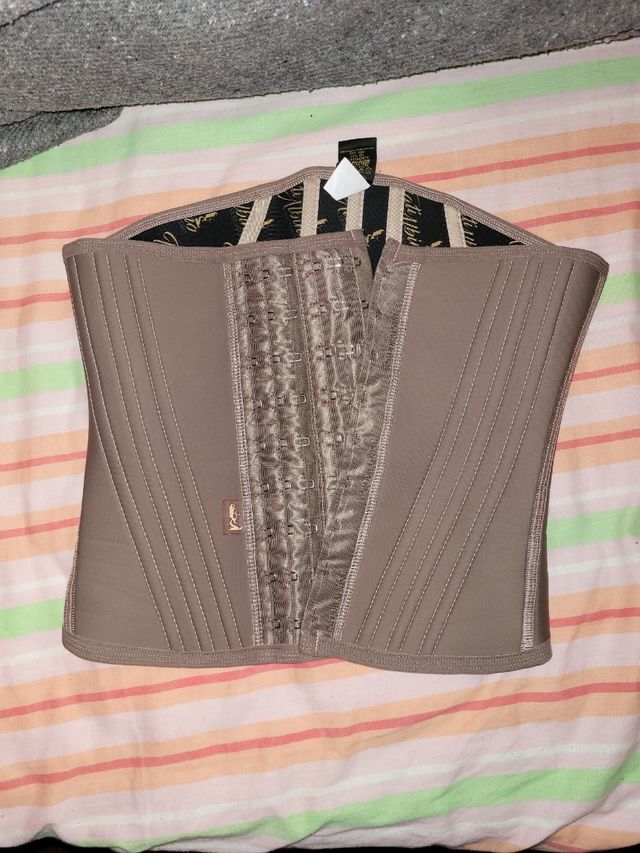 Cinta e colete modelador brasileiro