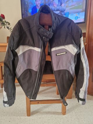 Chaqueta motera